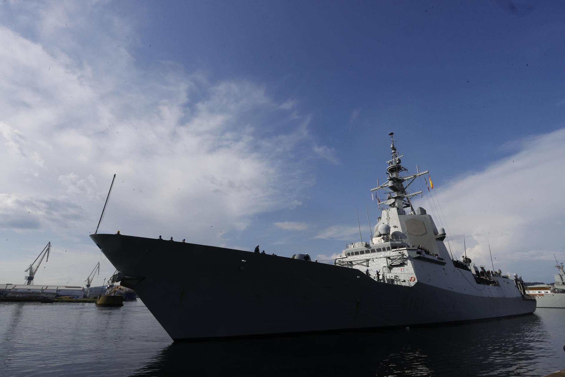 La fragata "Álvaro de Bazán" y el buque "Patiño" regresan este domingo a su base en Ferrol tras permanecer desplegadas en aguas del Mediterráneo junto a la OTAN. EFE/ Kiko Delgado