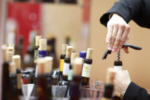 Imagen del pasado 7 de abril de la degustación de los mejores vinos de todas las D.O en el 38º Salón Gourmets celebrado en Madrid. EFE/ Juan Carlos Hidalgo