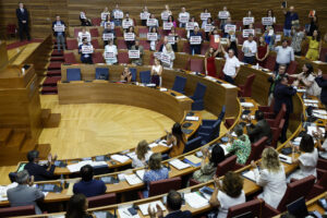 Foto de archivo (11/07/2024).- Vista general del pleno de Les Corts Valencianes que ha aprobado con los votos del PP y Vox la denominada Ley de Concordia, tras el debate celebrado sobre el texto que sustituye a la Ley de Memoria Democrática. EFE/Biel Aliño