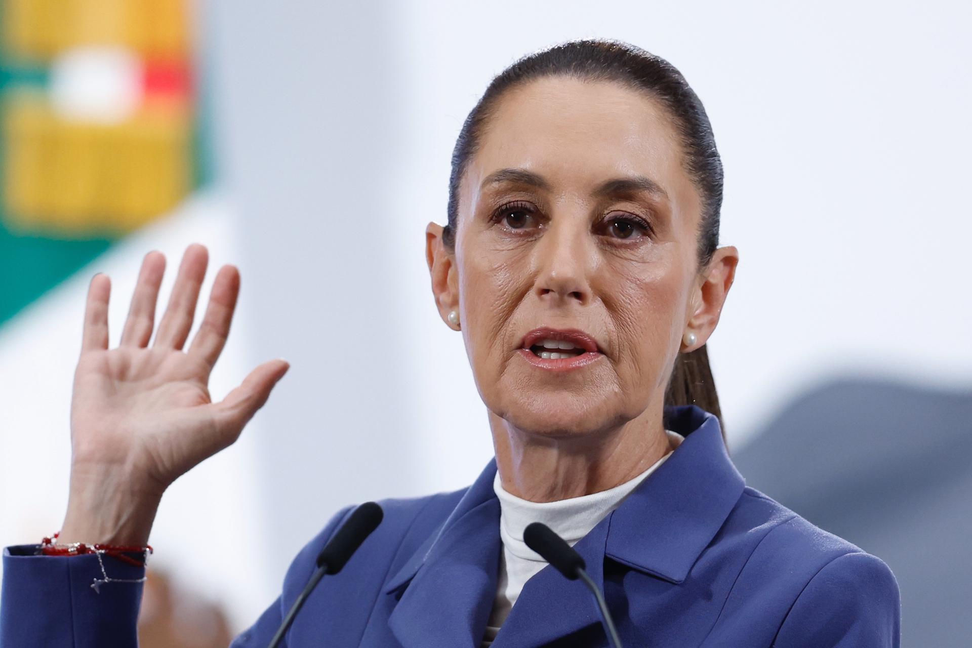 La presidenta de México Claudia Sheinbaum, habla este martes durante una rueda de prensa en Palacio Nacional de la Ciudad de México (México). EFE/Sáshenka Gutiérrez
