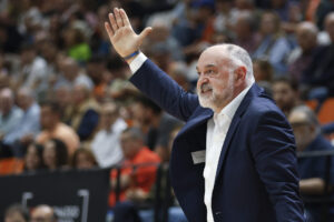 El entrenador del Baskonia, Pablo Laso, durante el partido de la Liga Endesa. EFE/Miguel Ángel Polo