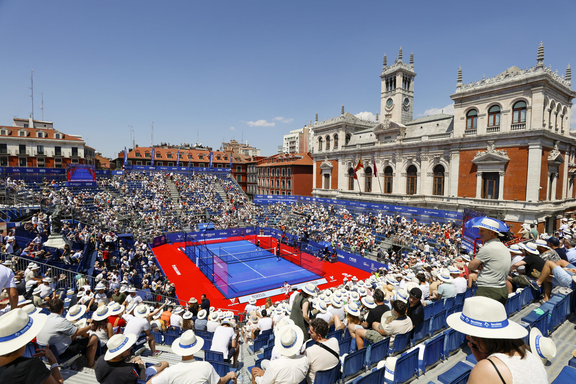 Ambiente en las gradas durante la final masculina del Valladolid Máster 2023. EFE/ R. García