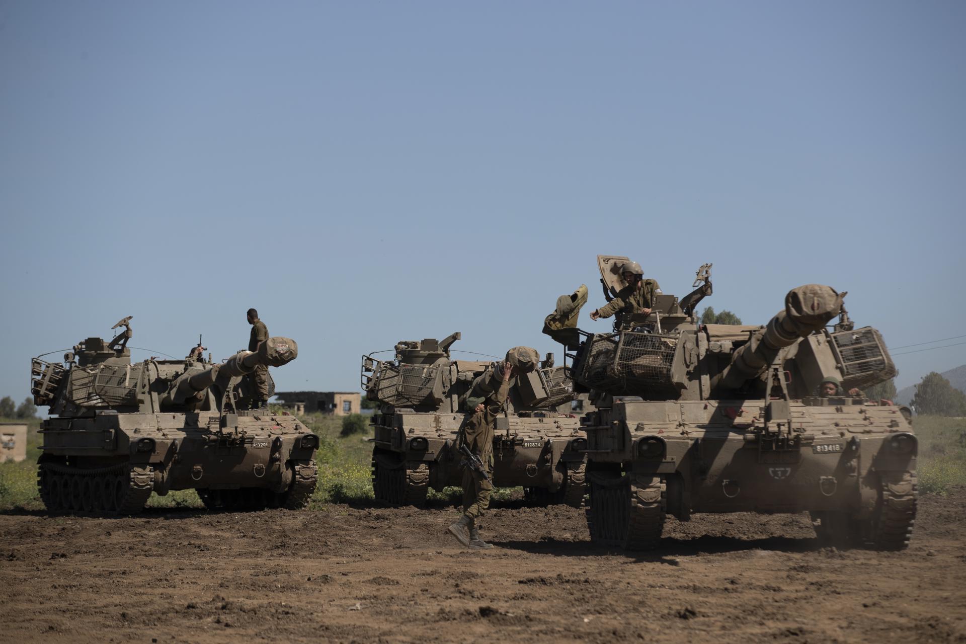 Foto archivo. Tanques Israel. EFE/EPA/ATEF SAFADI