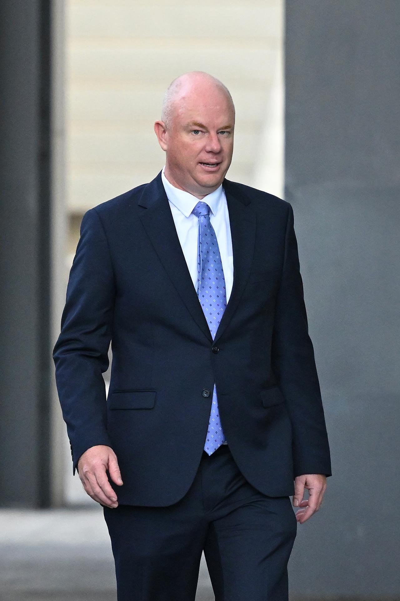 Simon Patterson a su llegada al tribunal de localidad australiana de Morwell, donde se juzga a su exmujer Erin por el envenamiento mortal de los padres y la tía de su expareja.
EFE/EPA/JAMES ROSS AUSTRALIA AND NEW ZEALAND OUT