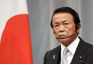 El ex primer ministro japonés Taro Aso en una foto de archivo. EFE/EPA/FRANCK ROBICHON