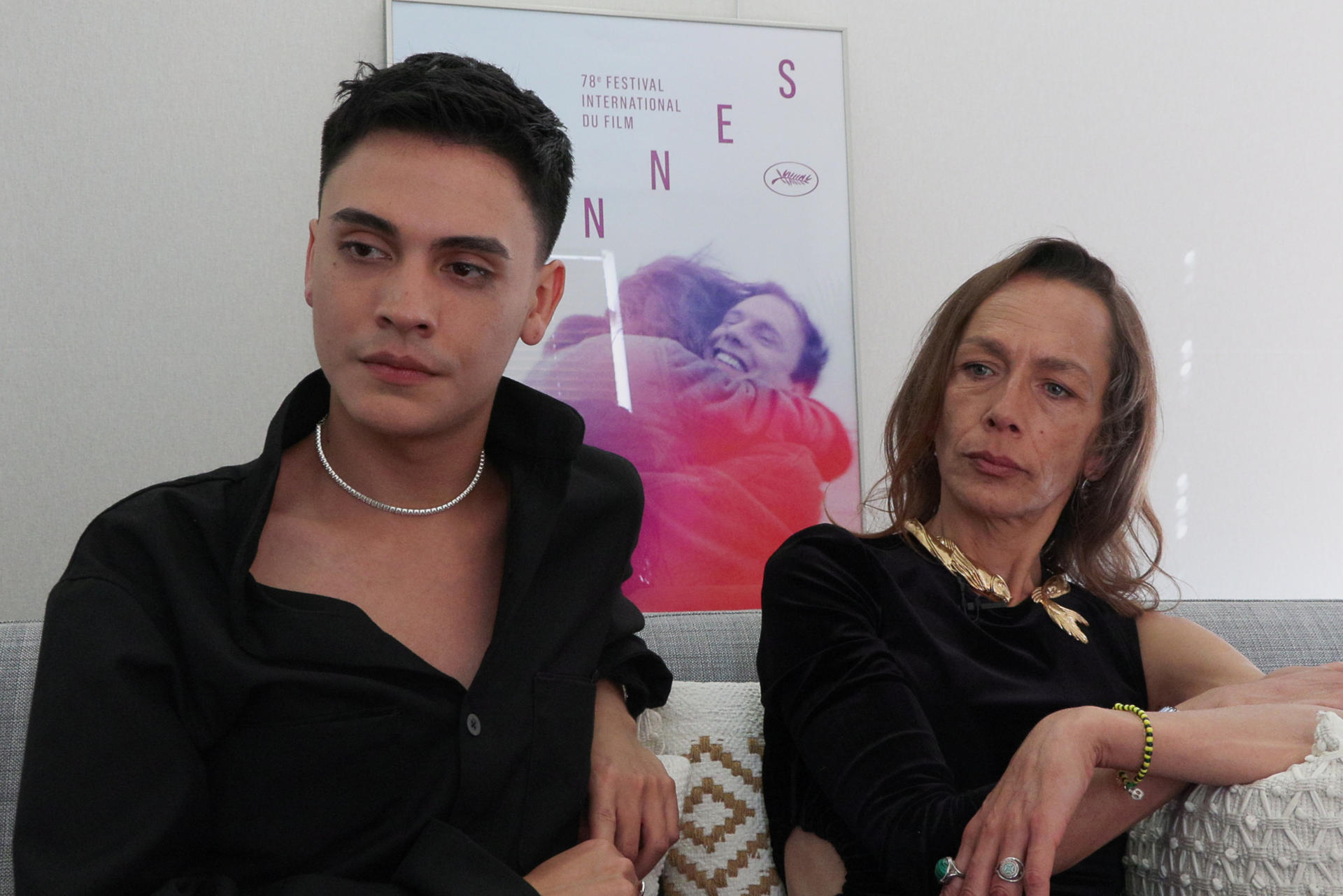 Matías Catalán y Paula Dinamarca, protagonistas de la película 'La Misteriosa Mirada, durante una entrevista con EFE, este jueves, 15 de mayo, en Cannes (Francia). EFE/Edgar Sapiña