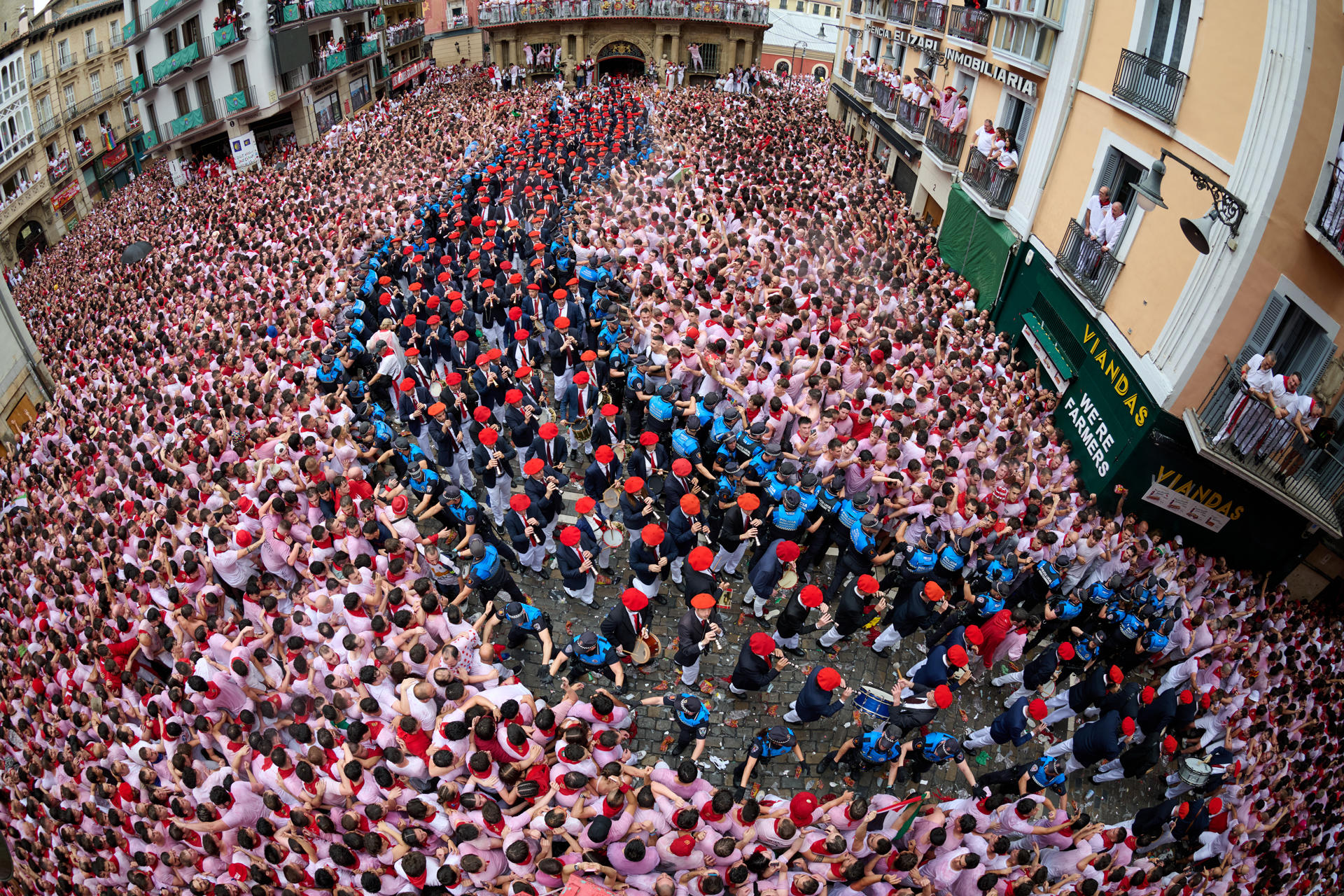 Imagen de archivo (06/07/2024) de la ciudad de Pamplona durante los Sanfermines 2024.
 EFE/Daniel Fernández