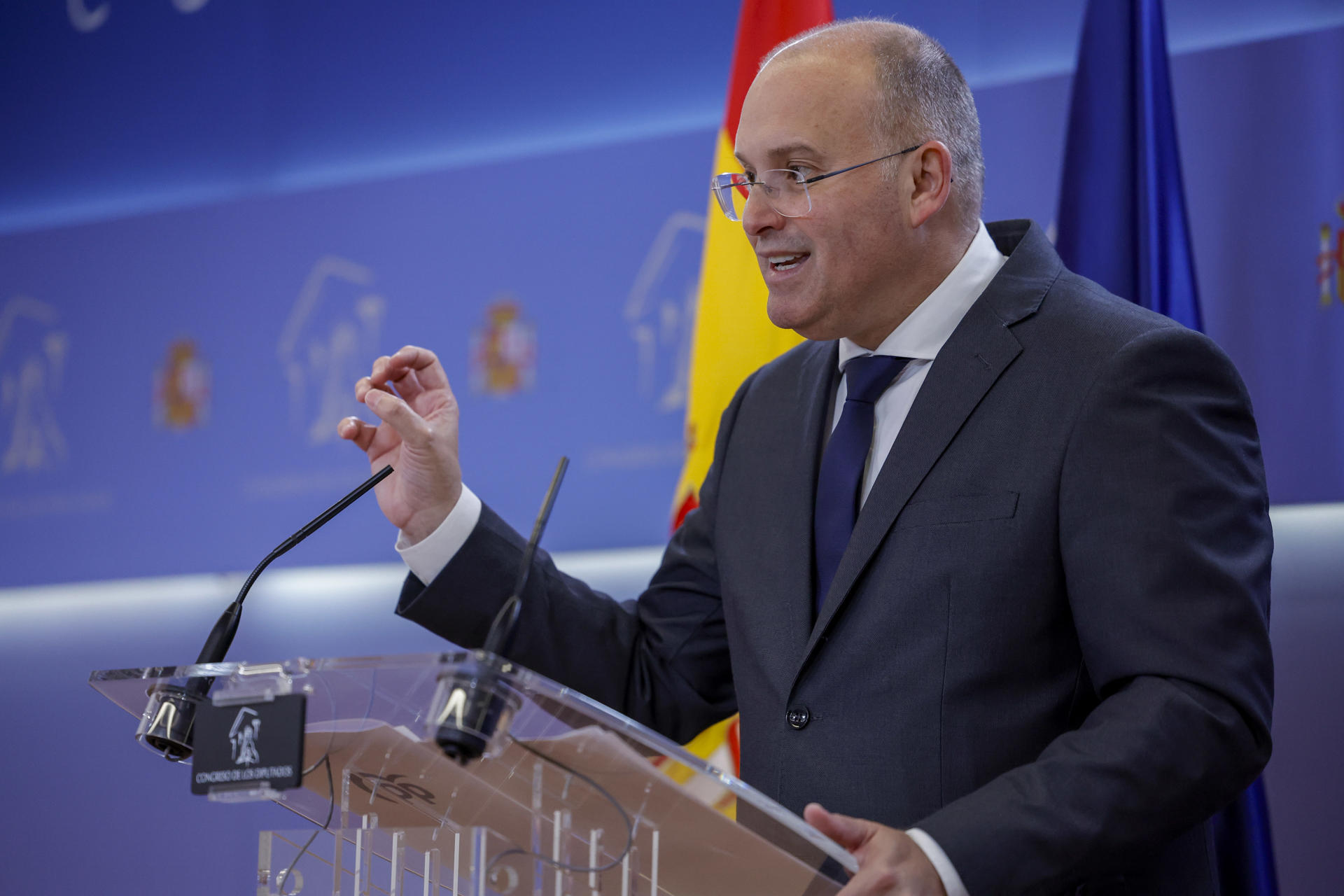 La portavoz del Partido Popular en el Congreso, Miguel Tellado durante de una rueda de prensa tras la reunión de la Mesa del Congreso, este martes. EFE/Zipi
