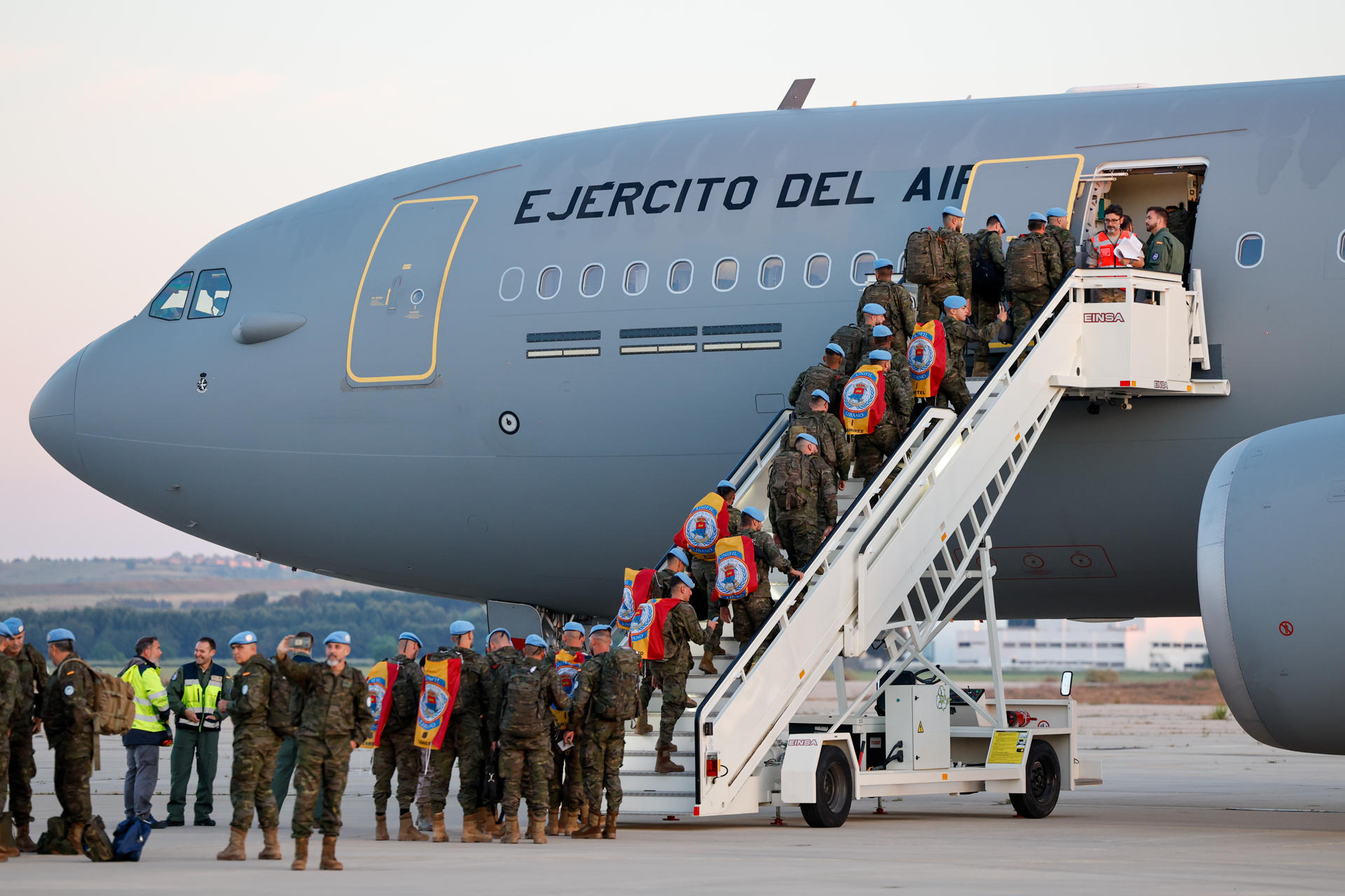 Militares españoles, la mayoría procedentes del Mando de Canarias (MCANA), parten este sábado desde la base aérea de Torrejón de Ardoz (Madrid) hacia el Líbano. EFE/ Rubén Somonte/Ministerio de Defensa español (MDE) ***SOLO USO EDITORIAL/SOLO DISPONIBLE PARA ILUSTRAR LA NOTICIA QUE ACOMPAÑA (CRÉDITO OBLIGATORIO)***