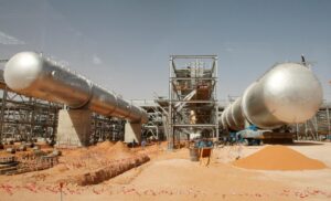 Imagen de archivo que muestra las instalaciones de una planta petrolífera en el desierto, a unos 160 kilómetros de Riad (Arabia Saudí).EFE/ Ali Haider