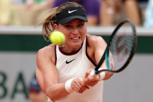 Paula Badosa, en un momento de su partido de tercera ronda en Roland Garros contra Daria Kasatkina, de Australia. EFE/EPA/TERESA SUAREZ
```