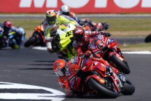 El piloto de Ducati Lenovo Team Marc Marquez (i) en el Gran Premio del Reino Unido.
 EFE/EPA/TIM KEETON