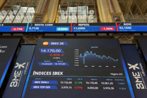 Imagen de las pantallas de la Bolsa de Madrid este jueves.EFE/ Altea Tejido