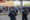 Policías observan a un grupo de viajeros afectados en la Estación de Tren de Atocha. EFE/ Rodrigo Jiménez
