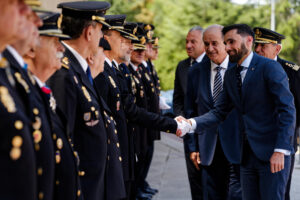 El secretario de Estado de Seguridad, Rafael Pérez, que en los próximos días dejará su cargo tras presentar su renuncia, preside el acto de jura de la XXIX promoción de la Escala Básica de la Policía Nacional, integrada por 2.588 agentes, 1.828 hombres y 760 mujeres, este viernes en Ávila. EFE/ Raúl Sanchidrián