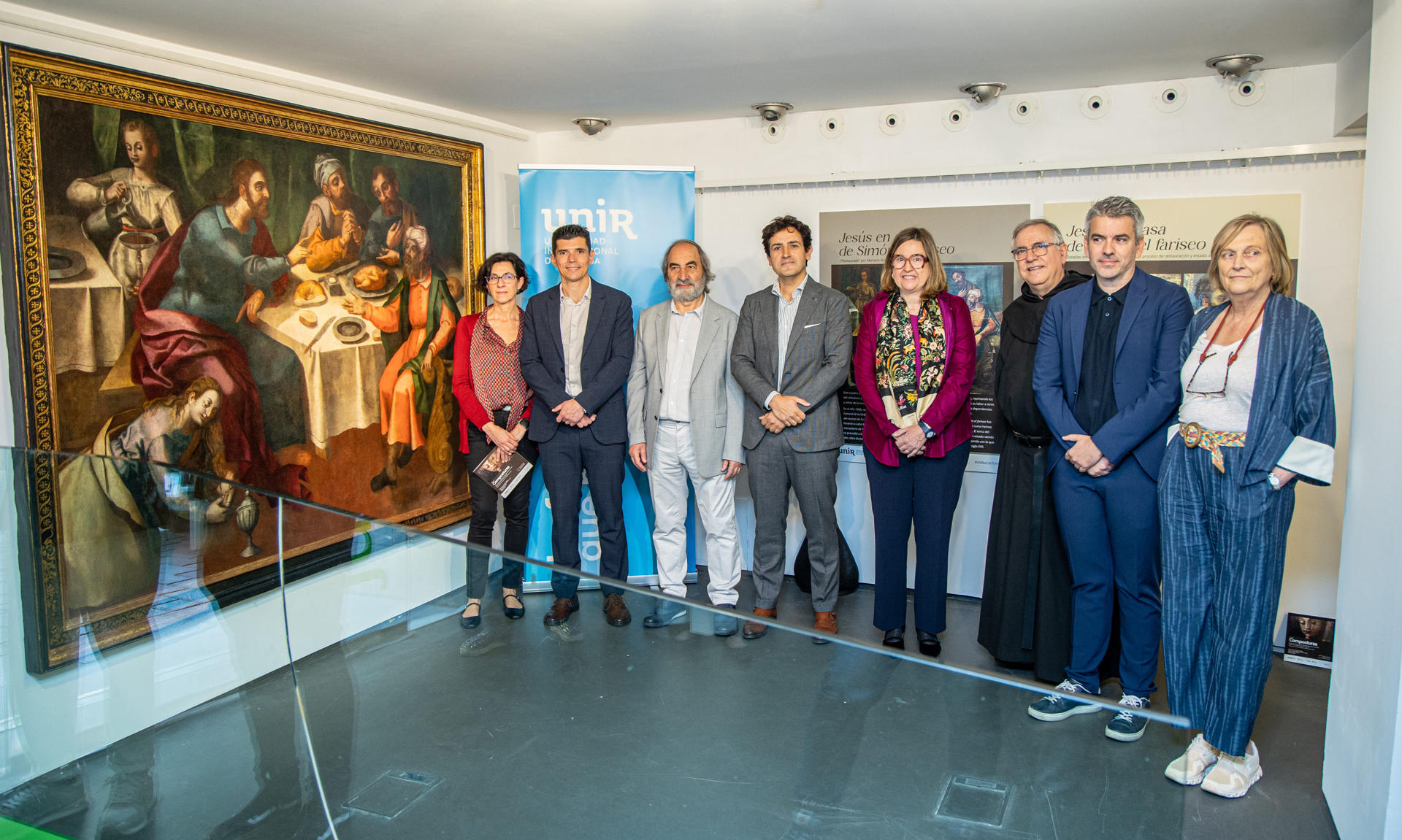 De izq a dcha: la restauradora pictográfica Nuria Esteso; del IRJ, Juan Diego Alcaide; el Investigador, Enrique Martínez; el director General de Cultura del Gobierno de La Rioja, Roberto Iturriaga; la directora de Proyectos de Patrimonio Cultural de UNIR, Ana Zabía; el prior del Monasterio de San Millán, José Ramón Pérez Sáenz; el investigador de UNIR, Diego Iturriaga y la restauradora bibliográfica, Ana Jeseen durante la presentacióneste miércoles un hallazgo pictórico del patrimonio riojano, así como la recuperación y restauración de seis joyas bibliográficas que datan del siglo XII hasta el XV procedentes de la Biblioteca del Monasterio de San Millán de la Cogolla, Patrimonio de la Humanidad y cuna del español. EFE/ Raquel Manzanares