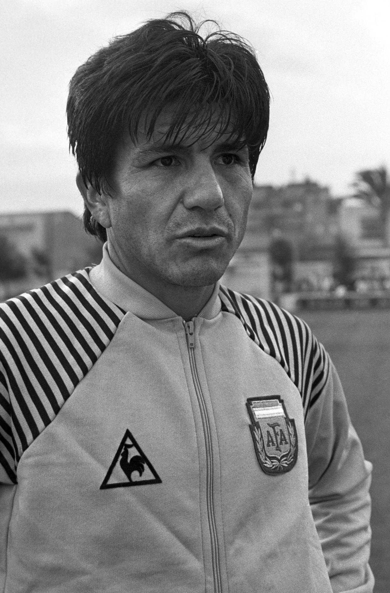 Fotografía de archivo del primero de junio de 1982 del futbolista argentino Luis Galván. EFE/ Archivo