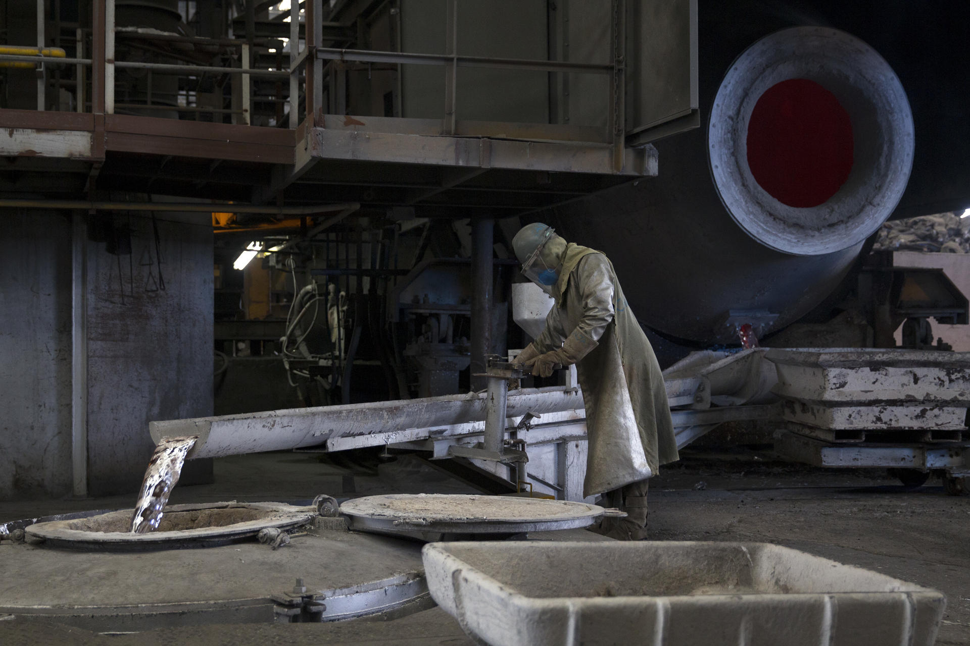 Fotografía de archivo de la producción de nuevas latas de aluminio secundario, es decir, reciclado, en la empresa británica Rexam, en la ciudad de Pindamonhangaba (Brasil). EFE/ Sebastião Moreira/