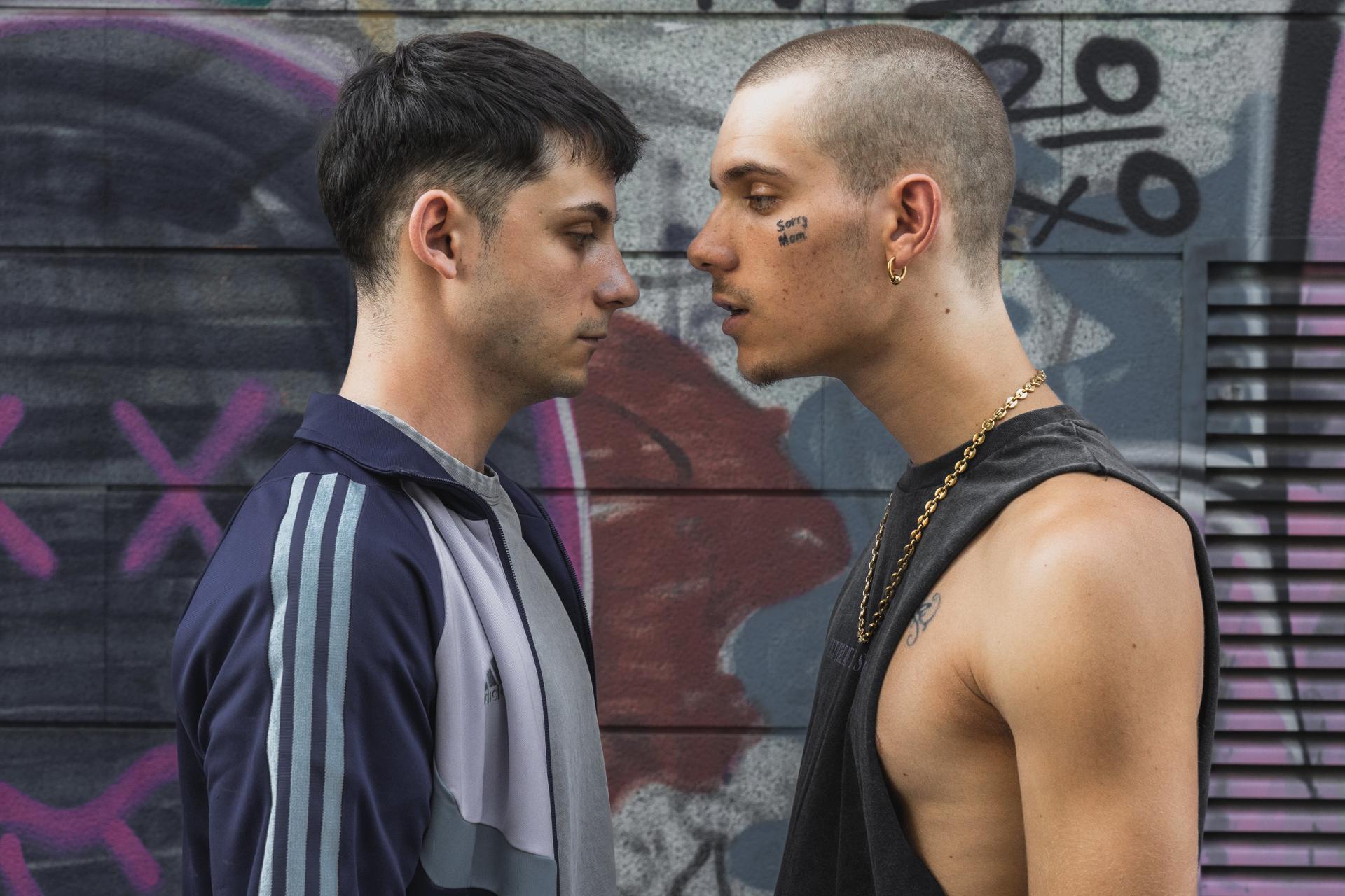 Christian Checa y Hugo Welzel en una imagen promocional de 'Enemigos'. Foto cedida por Vértice360. EFE