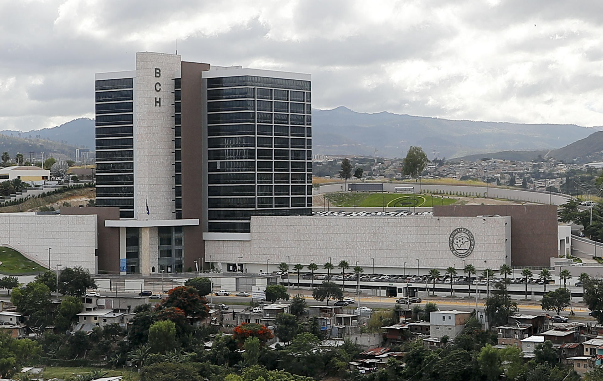 Fotografía de archivo de una vista general del edificio sede del Banco Central de Honduras (BCH), en Tegucigalpa (Honduras). EFE/Gustavo Amador