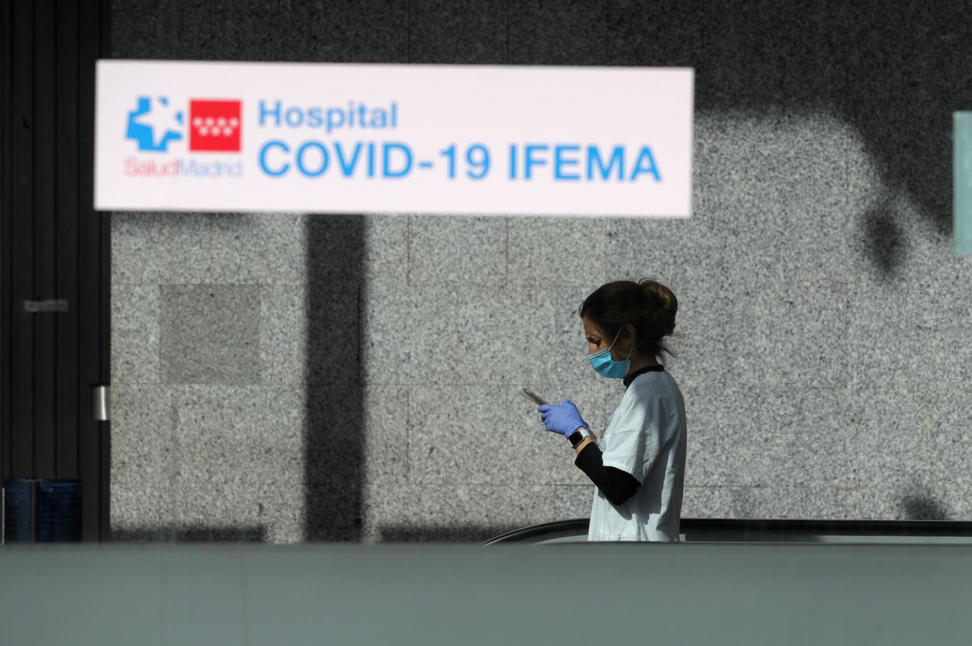 Personal sanitario del Hospital temporal de Ifema. EFE/JuanJo Martín/Archivo