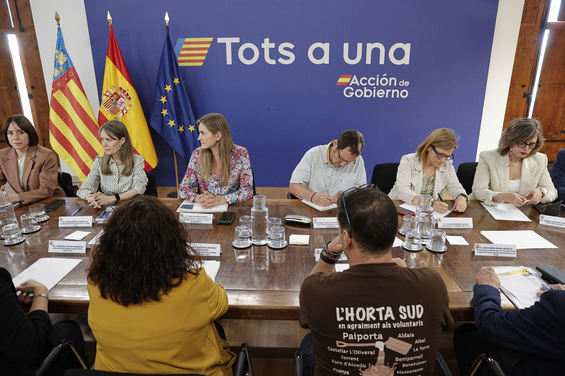 La vicepresidenta y ministra para la Transición Ecológica y el Reto Demográfico, Sara Aagesen, se reúne con las asociaciones de víctimas de la dana de Valencia para tratar sobre las obras contra las inundaciones en los barrancos del Poyo, Gallego y La Saleta. EFE/Manuel Bruque