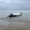 Fotografía divulgada por la Guardia Costera de los Estados Unidos (USCG) del Norte de California donde se muestra la embarcación tipo panga tirada en la orilla de la playa, después de naufragar en las aguas de la Costa de Del Mar, en el condado de San Diego, cerca a la frontera de California con México. EFE/USCGNorCal