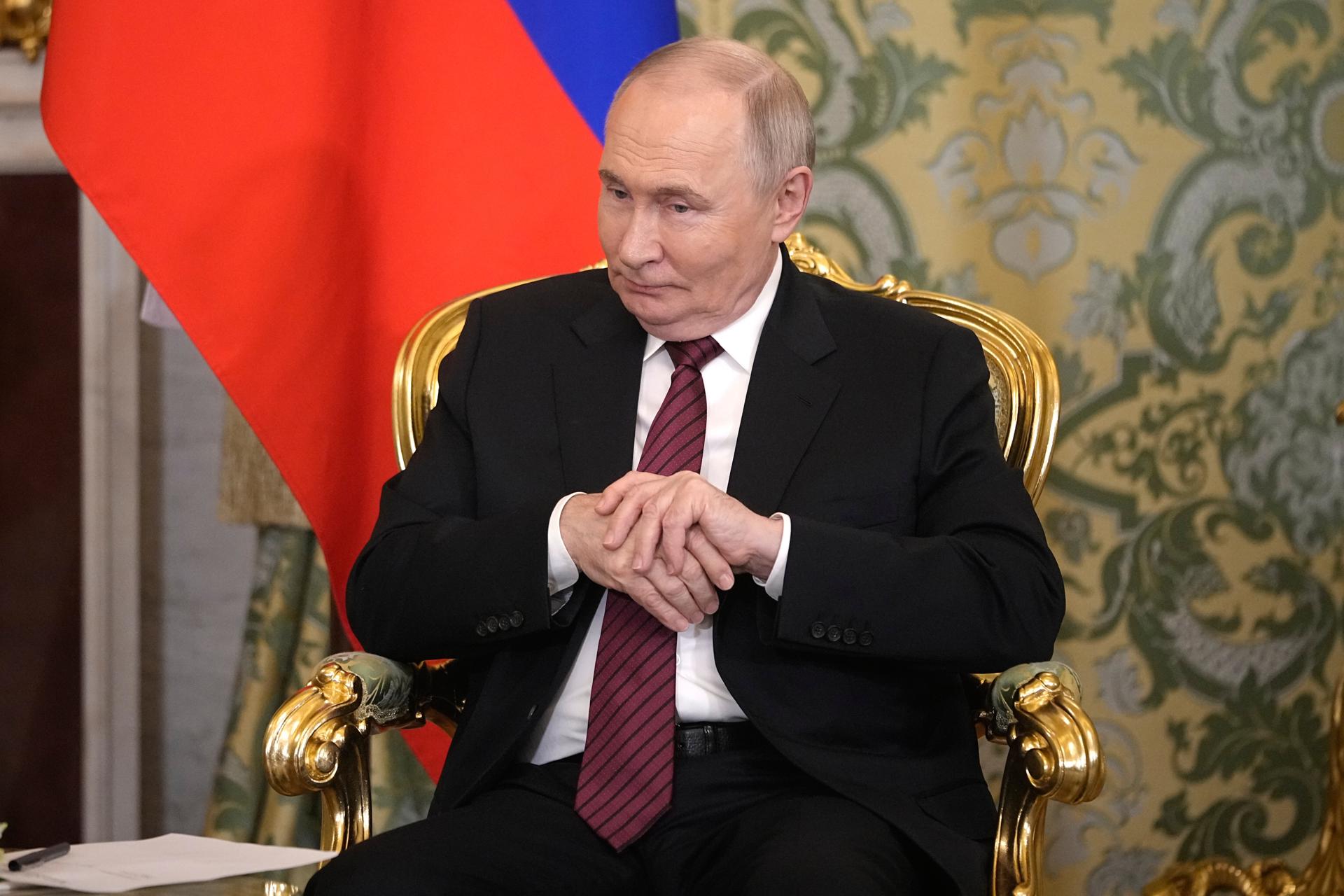 El presidente ruso, Vladímir Putin, en el Gran Palacio del Kremlin, Moscú, Rusia, el 10 de mayo de 2025.EFE/EPA/PAVEL BEDNYAKOV/AP POOL