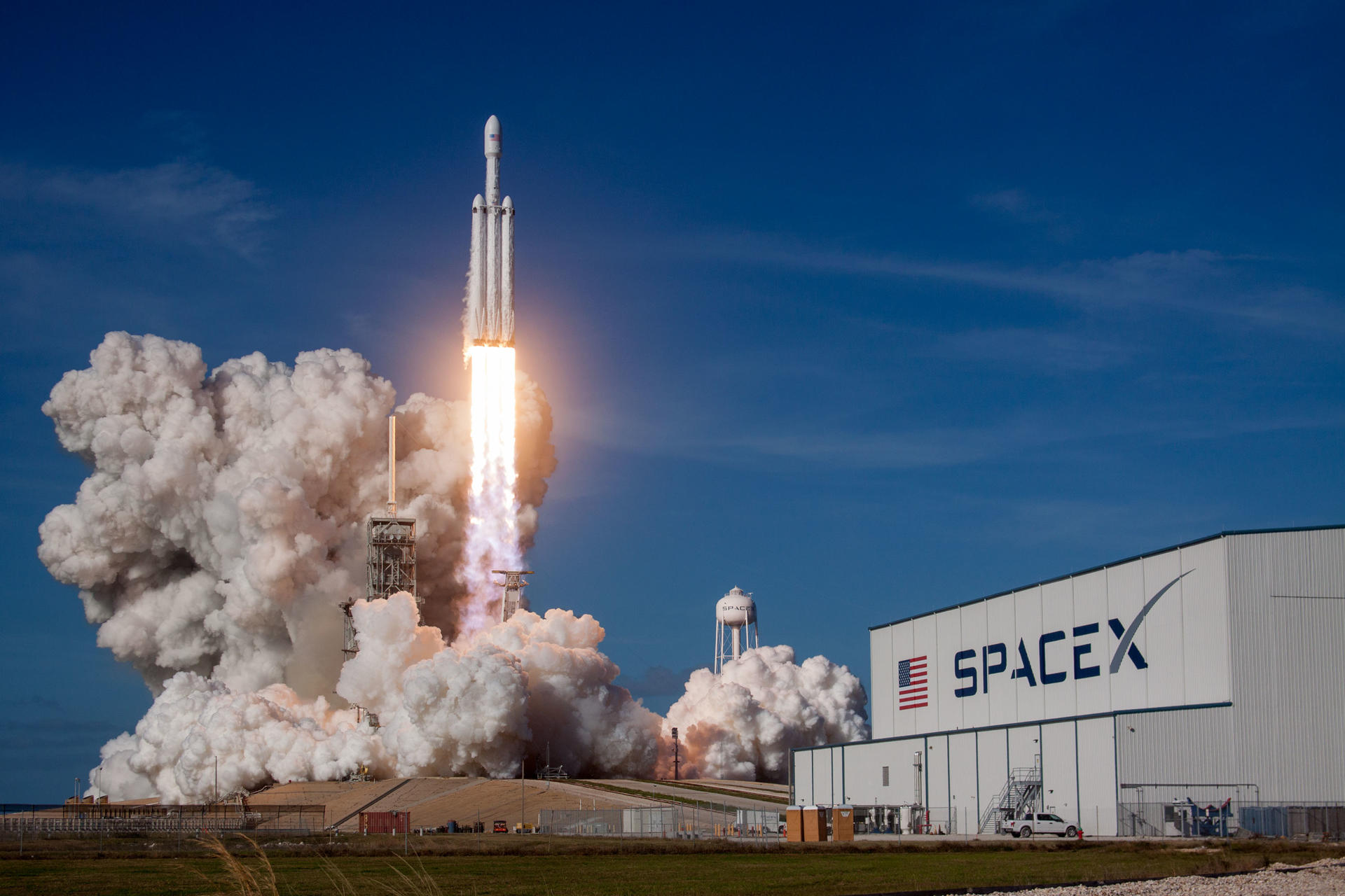 Fotografía de archivo cedida por SpaceX donde se muestra el cohete Falcon durante el despegue para una misión de demostración. EFE/ SpaceX