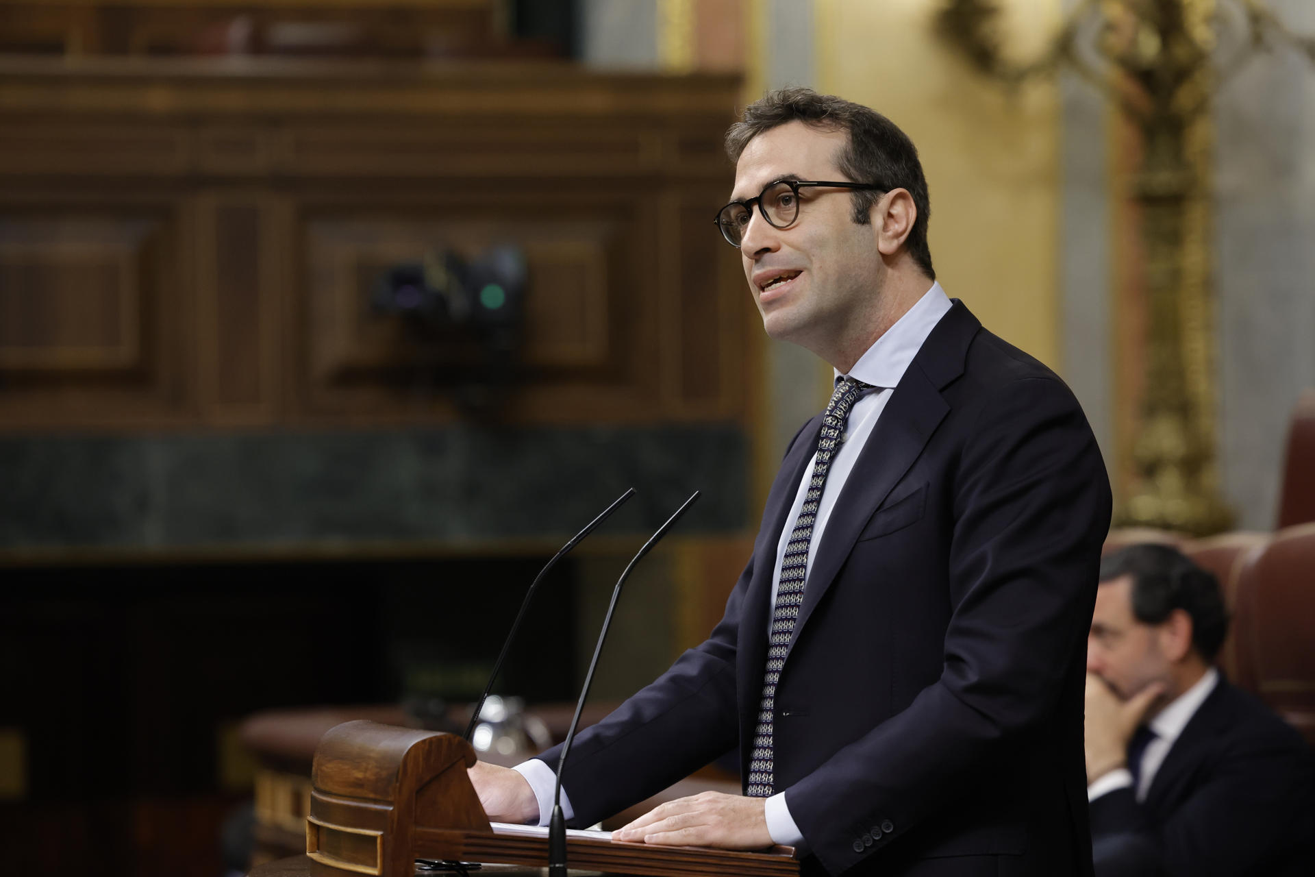 MADRID, 08/05/2025.- El ministro de Economía, Comercio y Empresa, Carlos Cuerpo interviene en el pleno del Congreso de este jueves. EFE/Zipi Aragón