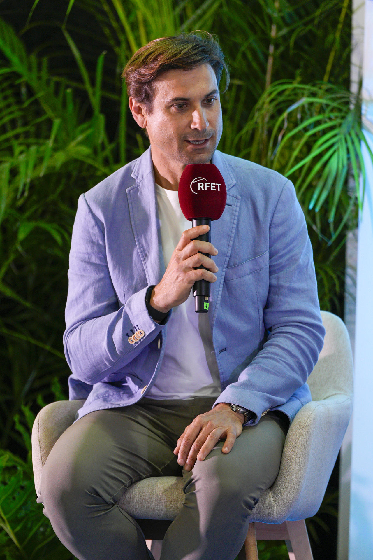 - El capitán de la selección española MAPFRE de Tenis en Copa Davis, David Ferrer, durante la presentación oficial de la eliminatoria de Copa Davis de tenis entre España y Dinamarca, donde se ha dado a conocer que la Real Federación Española de Tenis (RFET) y el valenciano han llegado a un acuerdo para extender dos años más su contrato para las temporadas 2026 y 2027, este miércoles en el Palacio de Congresos de Marbella (Málaga). EFE/Juan Carlos Domínguez
