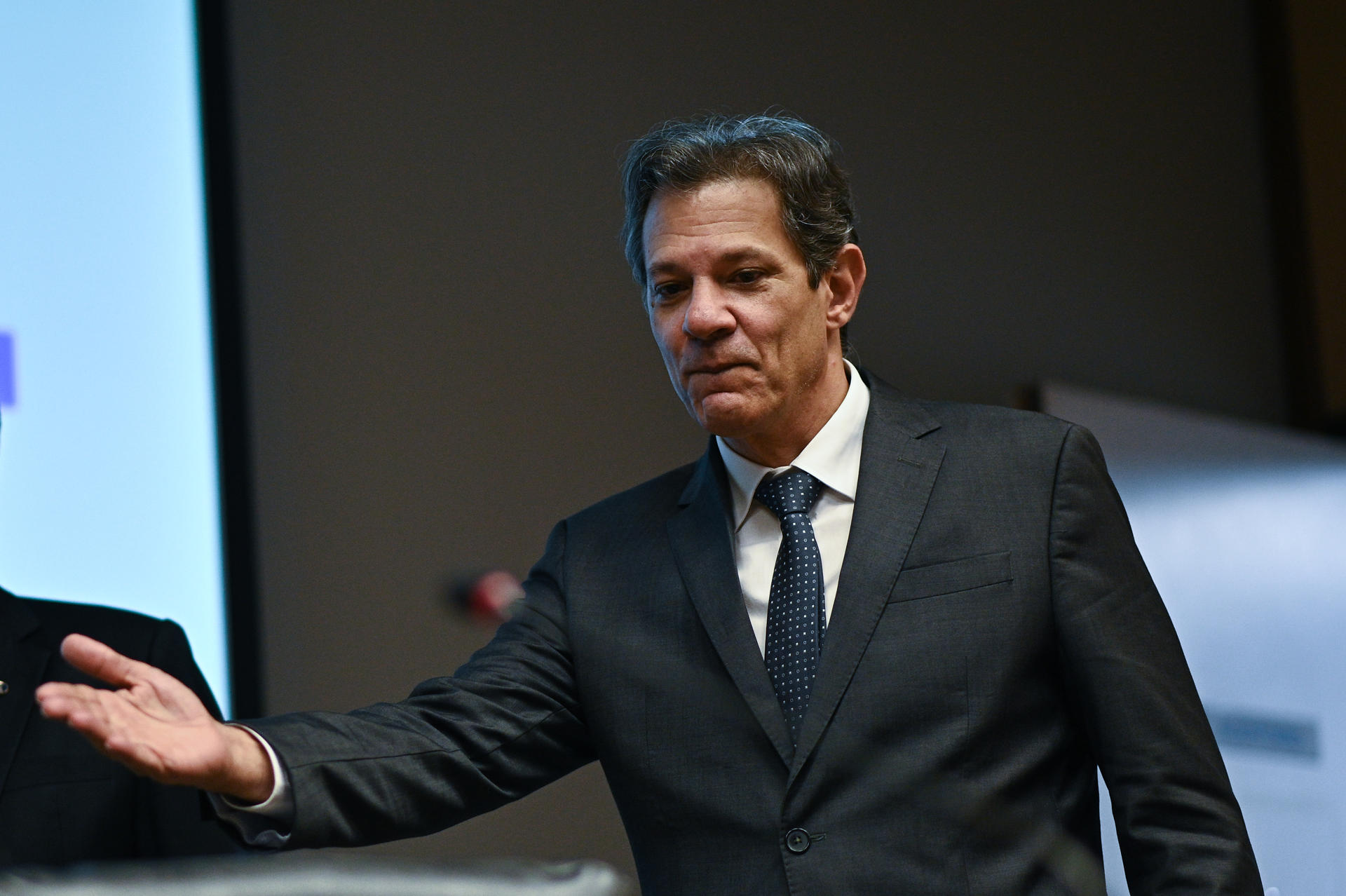 Fotografía de archivo del ministro de Hacienda de Brasil, Fernando Haddad, durante una conferencia de prensa, en Brasilia (Brasil). EFE/Andre Borges