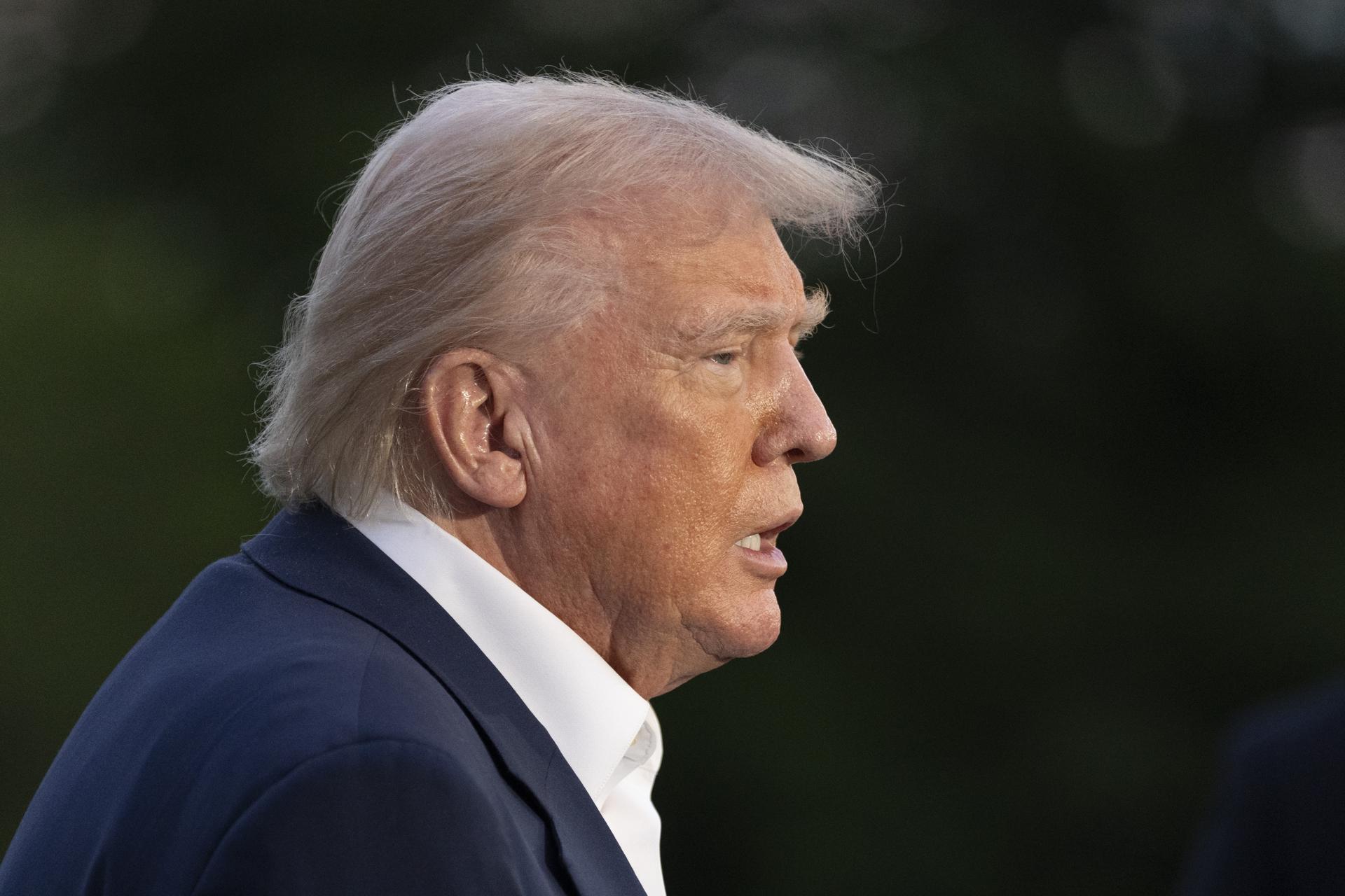 El presidente de Estados Unidos, Donald Trump, al atender a la prensa el pasado 4 de mayo, en los jardines de la Casa Blanca, en Washington DC (EE.UU.). EFE/Chris Klenopis/Pool