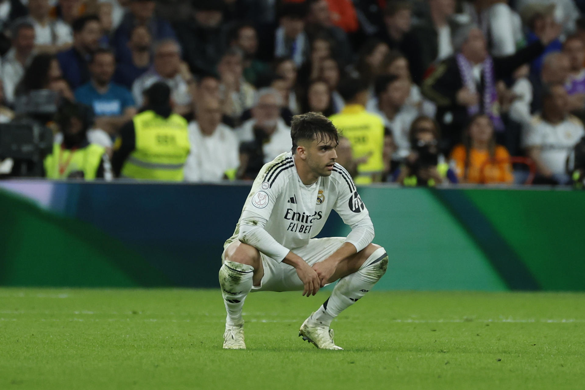 El defensa del Real Madrid Raúl Asencio en el estadio Santiago Bernabéu en foto de archivo de Juanjo Martín. EFE