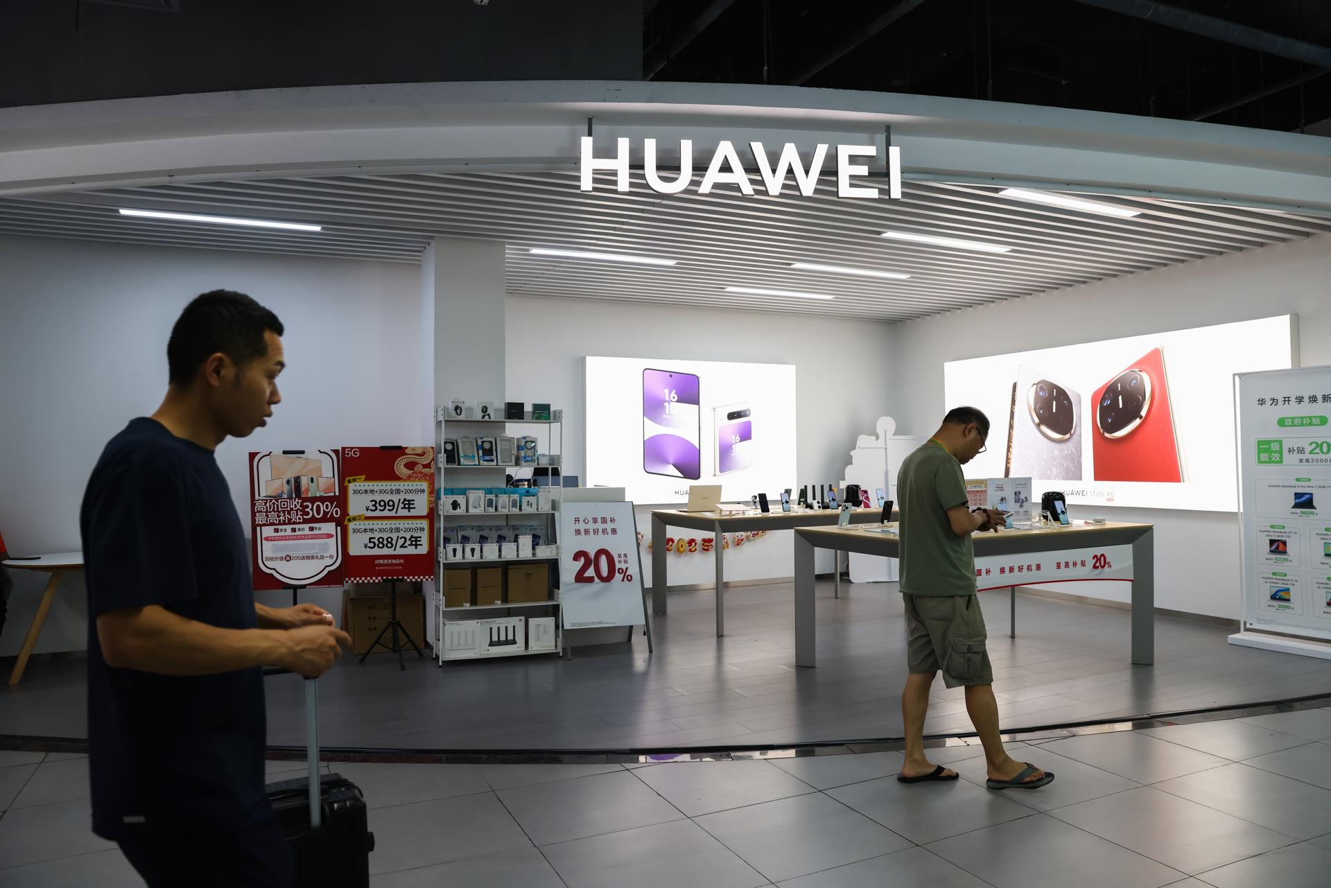Tienda de Huawei en Pekín, este lunes. EFE/EPA/WU HAO