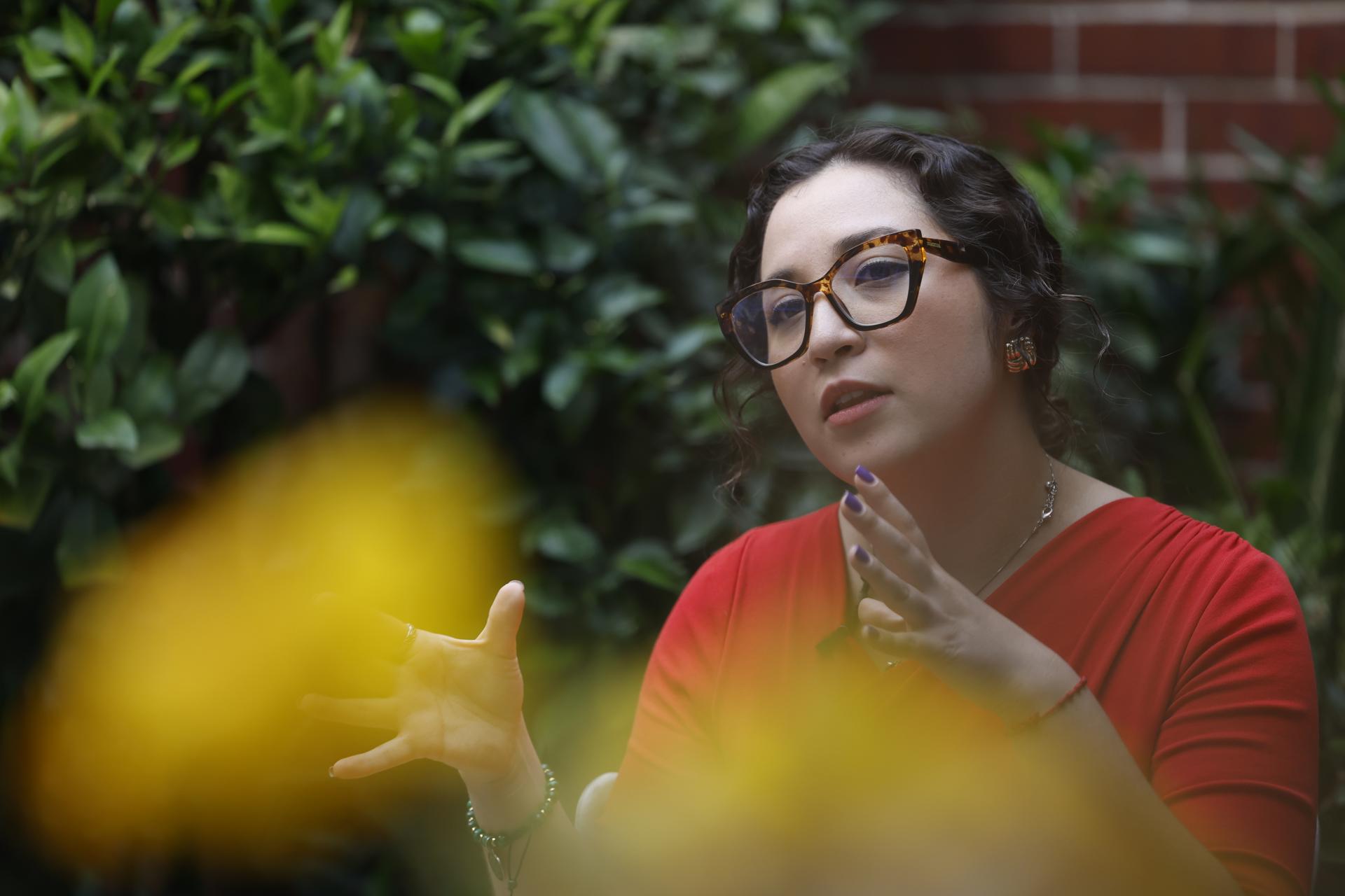 La candidata a ministra de la Suprema Corte de Justicia de la Nación, Cynthia Ortiz Monroy, habla durante una entrevista con EFE, este viernes en Ciudad de México (México). EFE/ Sáshenka Gutiérrez