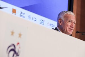 El seleccionador de Francia, Didier Deschamps, durante la rueda de prensa de este miércoles.EFE/EPA/TERESA SUAREZ