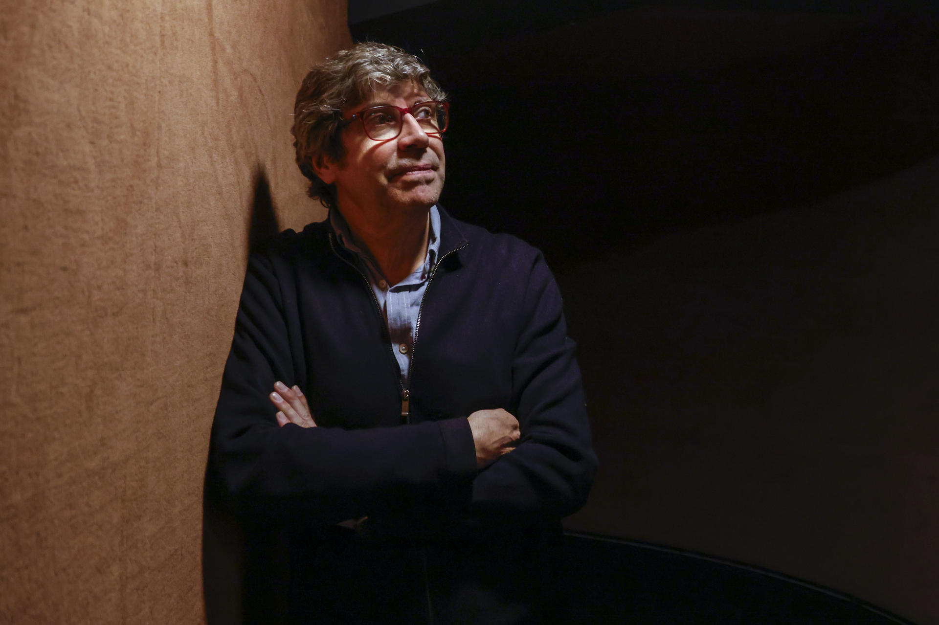 El director gallego Norberto López Amado, en una entrevista con EFE, medio en el que trabajó durante casi una década, habla de su nueva película, 'El cuento del lobo'. EFE/Blanca Millez