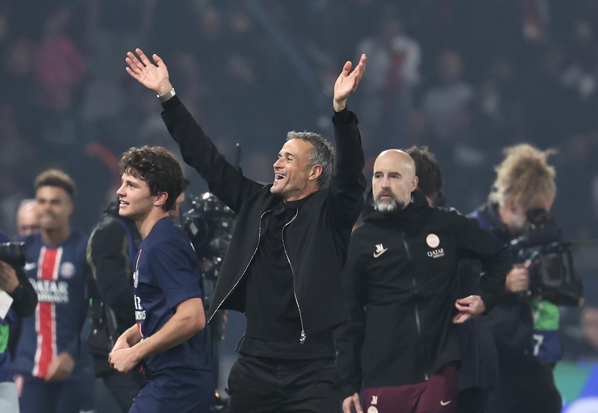 Luis Enrique celebra la clasificación del PSG a la final de la Liga de Campeones, tras imponerse en la semifinal al Arsenal (2-1). EFE/EPA/CHRISTOPHE PETIT TESSON