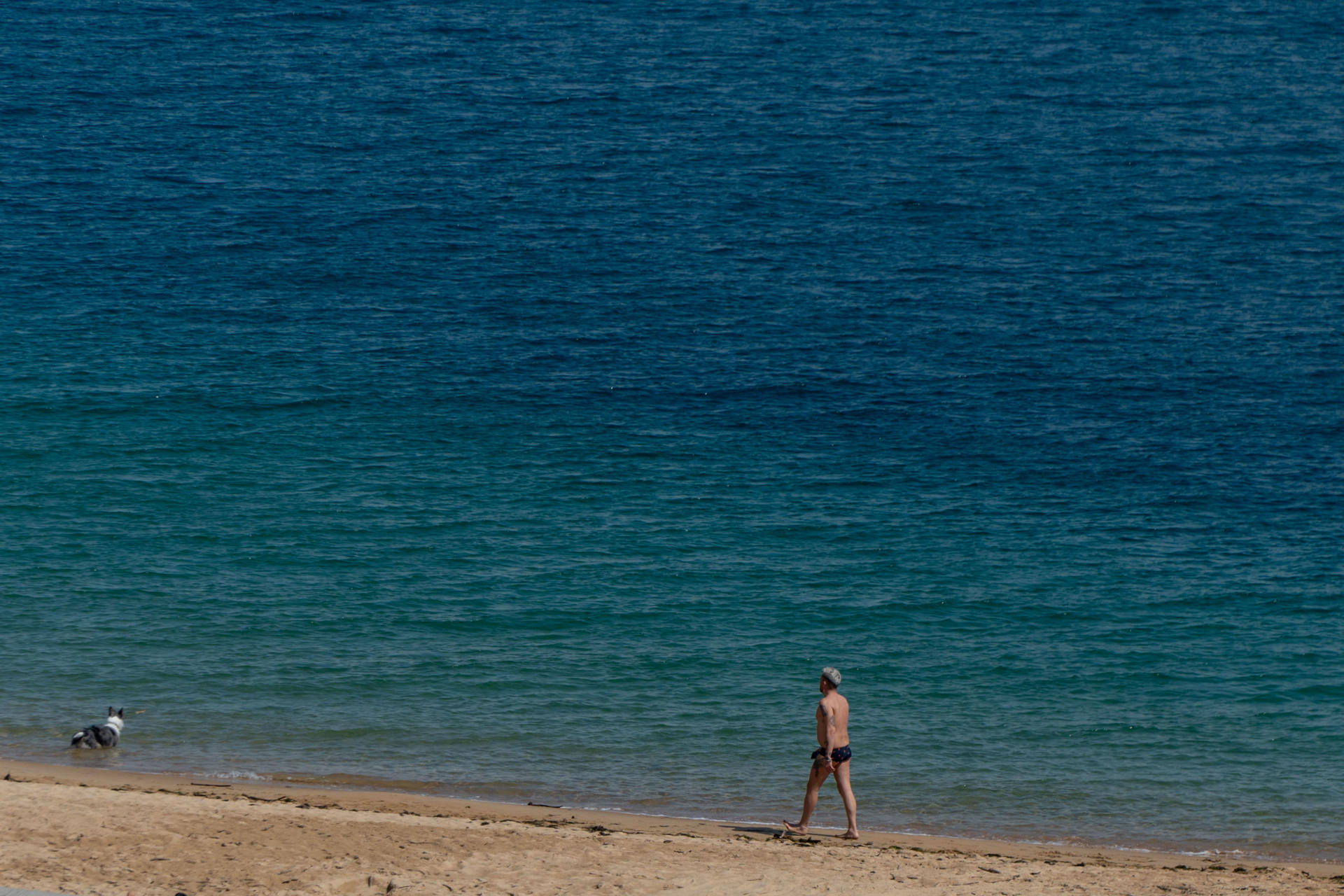 Imagen de este mayo de varias personas en las playas de Santander. EFE/ Román G. Aguilera