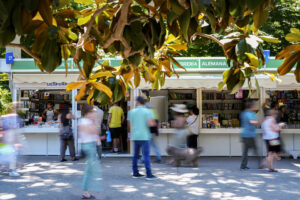 Aspecto de la Feria del Libro, en el Parque del Retiro de Madrid, el pasado año. EFE/ Borja Sánchez-trillo