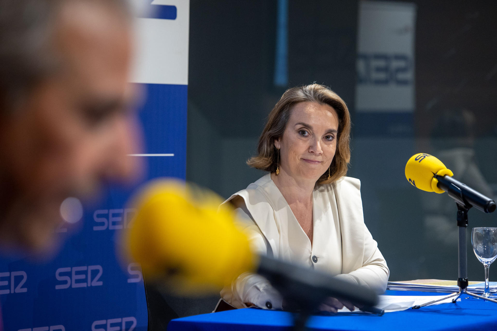 La secretaria general del PP, Cuca Gamarra, participa en el Foro Radio Riojana, donde diserta sobre 'Una puesta por la competitividad', a la que sigue un coloquio sobre temas de actualidad. EFE/Raquel Manzanares