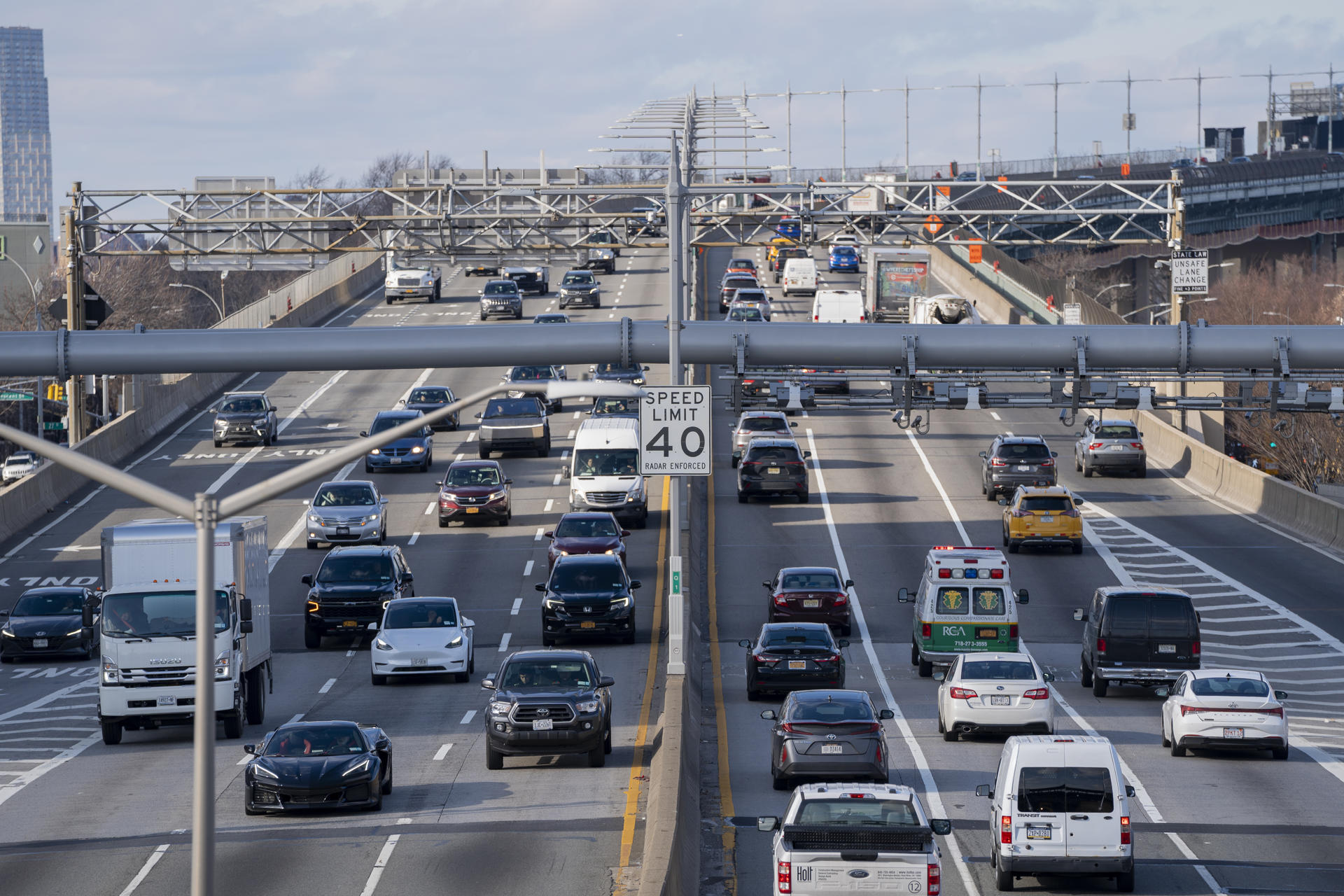 Fotografía de vehículos en la autopista de Estados Unidos. EFE/ Ángel Colmenares