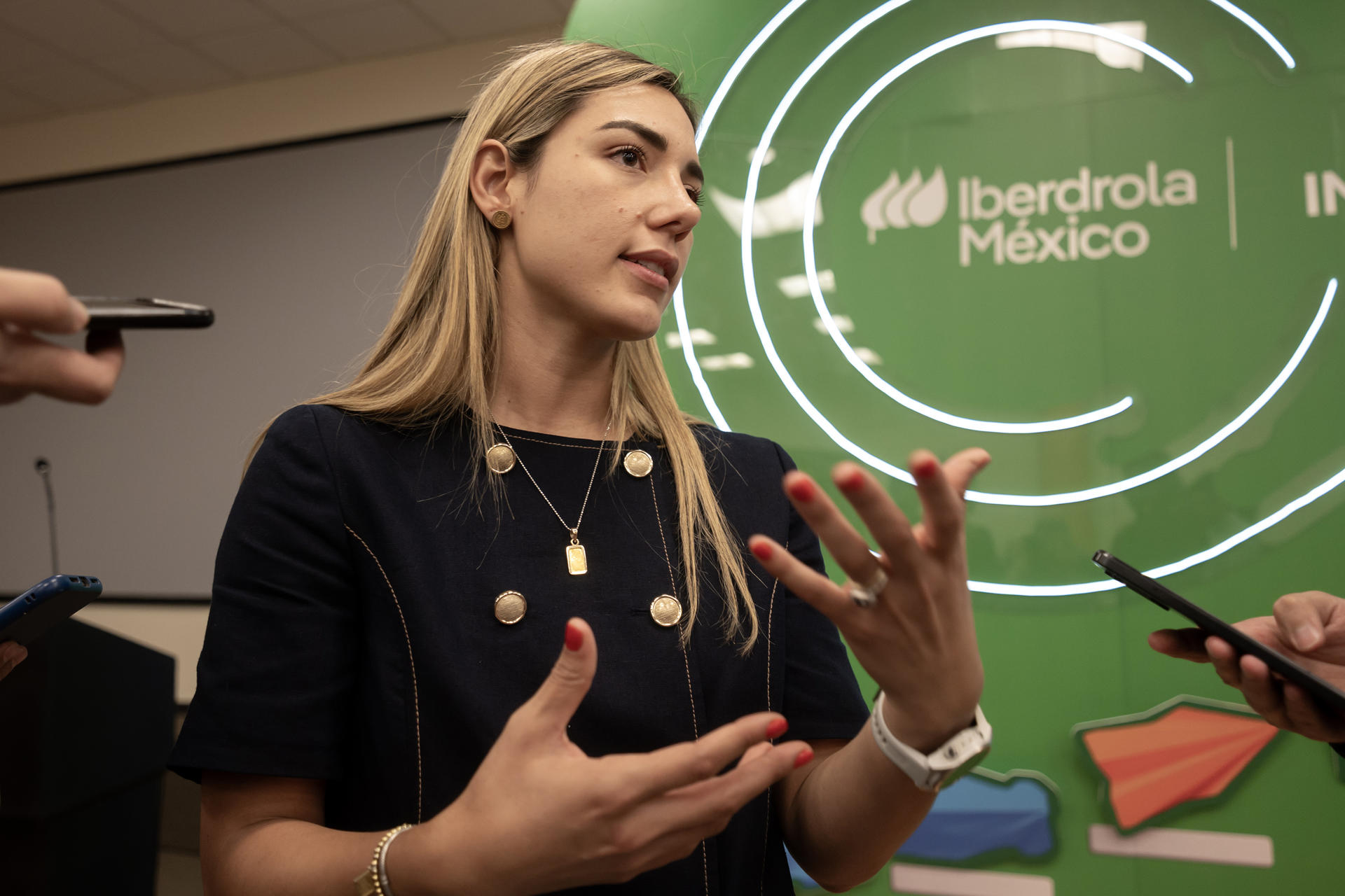 La responsable de Innovación de Iberdrola México, Amable Motus, habla durante la firma de un convenio de colaboración con el Instituto de Innovación y Transferencia de Tecnología en el municipio de Apodaca (México). EFE/ Miguel Sierra
