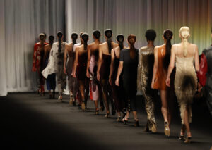 Modelos lucen diseños de la marca Cala de la Cruz este jueves, durante un desfile del Bogotá Fashion Week 2025 en Bogotá (Colombia). EFE/ Mauricio Dueñas Castañeda
