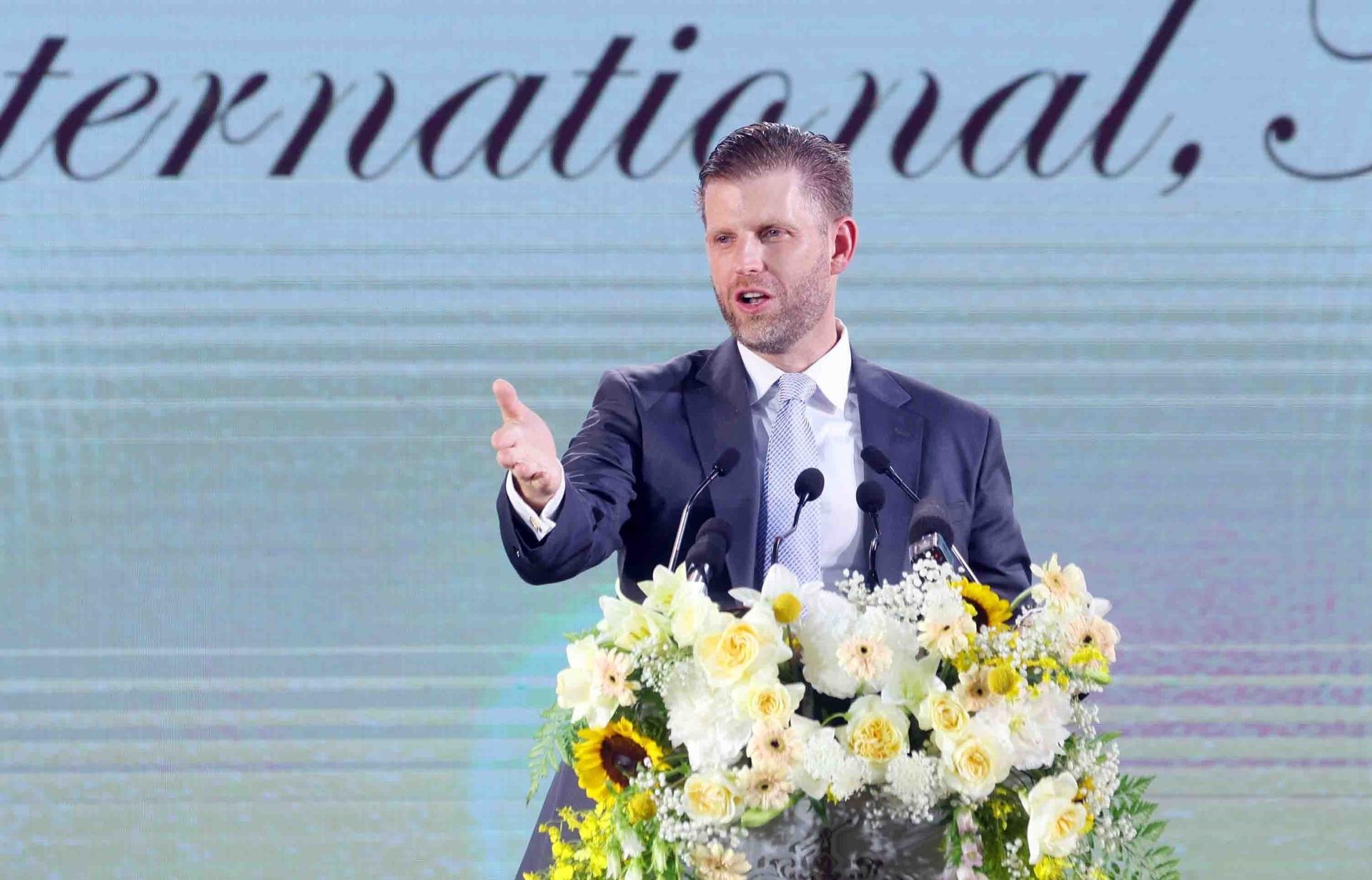 Hung Yen (Vietnam), 21/05/2025.- A handout photo made available by the Vietnam News Agency (VNA) shows Eric Trump delivering a speech during a groundbreaking ceremony in Hung Yen, northern Vietnam, 21 May 2025. The Vietnamese Prime Minister and Eric Trump, Executive Vice President of the Trump Organization, son of US President Donald Trump, held the groundbreaking ceremony for a 1.5 billion US dollar golf complex in Hung Yen province. EFE/EPA/VIETNAM NEWS AGENCY HANDOUT VIETNAM OUTHANDOUT EDITORIAL USE ONLY/NO SALES