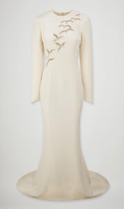 Fotografía cedida por Julien's donde se muestra el vestido de noche 'Falcon' de la marca Catherine Walker (1986) que forma parte del armario de la princesa Diana de Gales que sale para la subasta de moda 'Princess Diana's Style & A Royal Collection' ('El estilo de la princesa Diana y una colección real'). EFE/Julien's