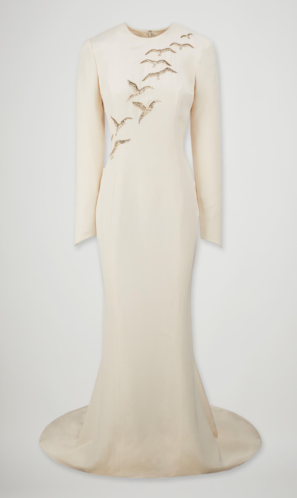 Fotografía cedida por Julien's donde se muestra el vestido de noche 'Falcon' de la marca Catherine Walker (1986) que forma parte del armario de la princesa Diana de Gales que sale para la subasta de moda 'Princess Diana's Style & A Royal Collection' ('El estilo de la princesa Diana y una colección real'). EFE/Julien's