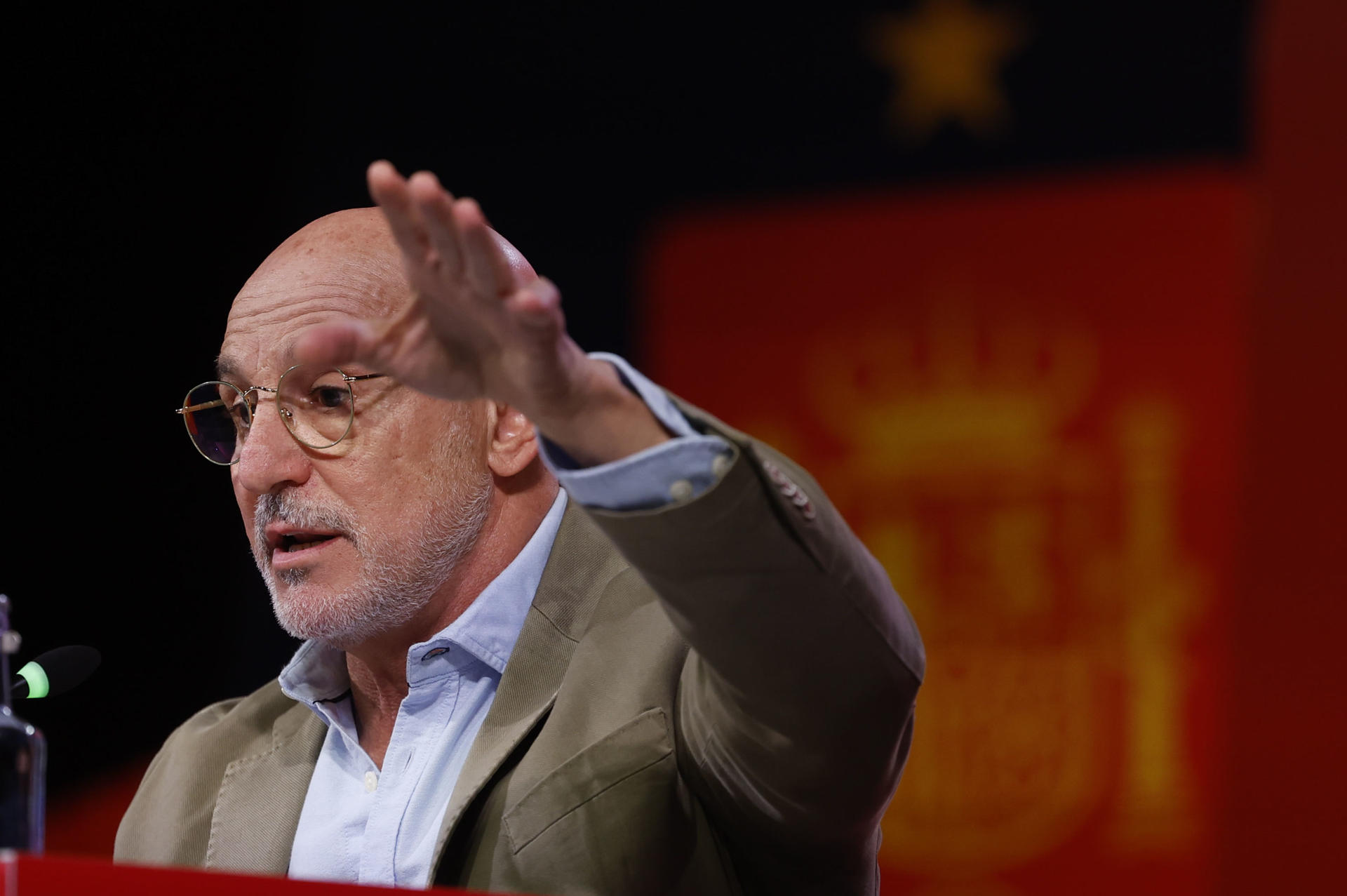 El seleccionador español de fútbol Luis de la Fuente anuncia la lista de convocados para la fase final de la Liga de Naciones en la Ciudad del Fútbol en Las Rozas, Madrid. EFE/ Juan Carlos Hidalgo