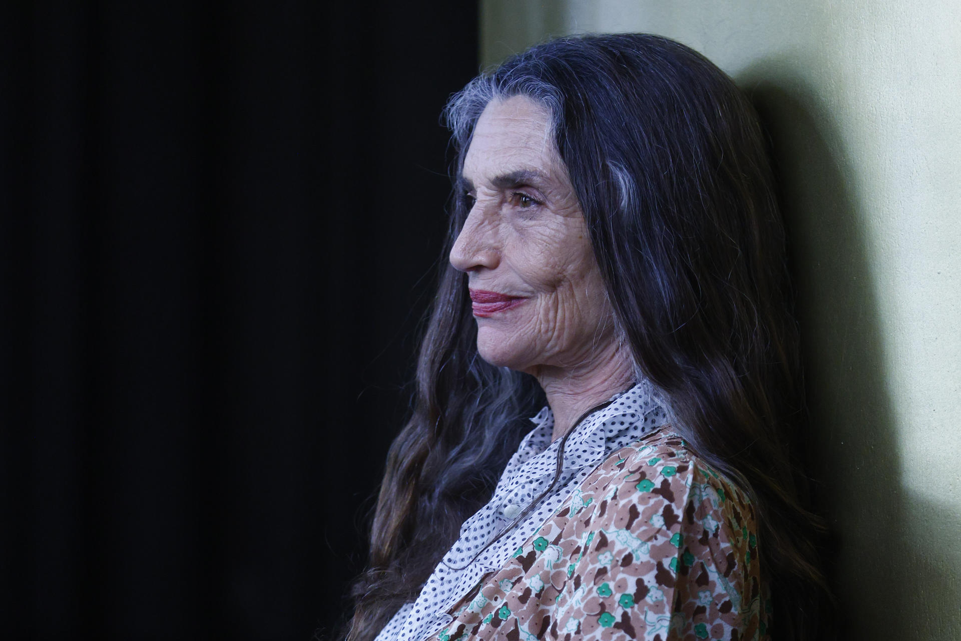 La actriz española Ángela Molina, que participa en la producción europea 'The Return', del director Uberto Pasolini y en un reparto con Ralph Fiennes y Juliette Binoche, en una entrevista con EFE. EFE/ Quique García